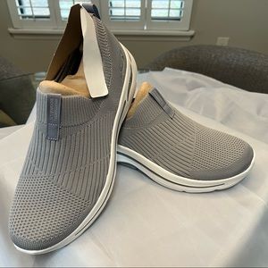 Sketchers Go Walk Arch Fit shoes.